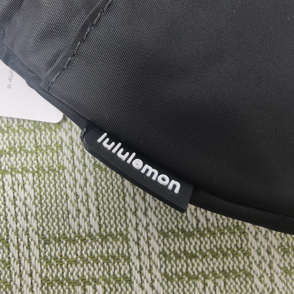 Lululemon All Night Festival Crossbody Bag 2L - Matte Black Adjustable Strap - Picture 5 of 6